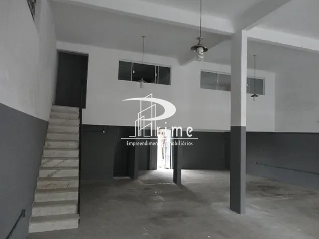 Galpão / Barracão com 400m², para alugar, no bairro Piratininga em Niterói