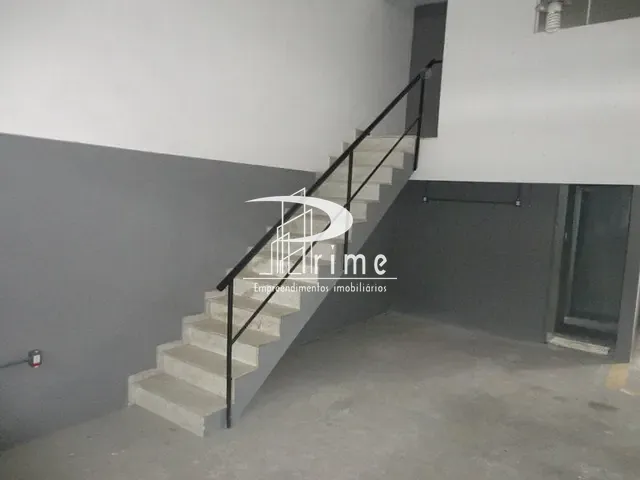 Galpão / Barracão com 400m², para alugar, no bairro Piratininga em Niterói