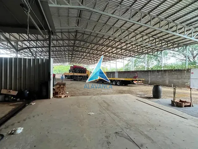 Galpão / Barracão com 1700m², para alugar, no bairro Vila Rica em Governador Valadares