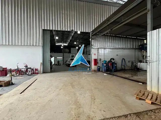 Galpão / Barracão com 1700m², para alugar, no bairro Vila Rica em Governador Valadares