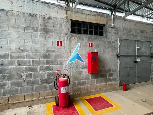 Galpão / Barracão com 1700m², para alugar, no bairro Vila Rica em Governador Valadares