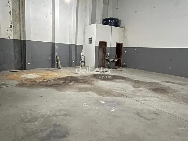 Galpão / Barracão com 200m², para alugar, no bairro Santa Mônica em Belo Horizonte