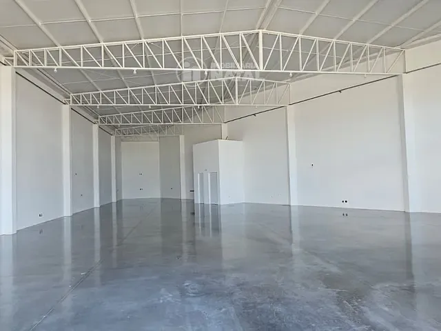 Galpão / Barracão com 787m², para alugar, no bairro Vila Ipiranga em Londrina