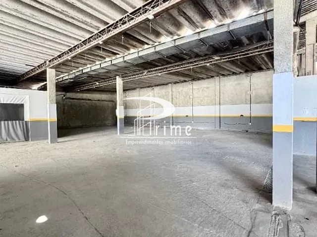 Galpão / Barracão com 600m², para alugar, no bairro Piratininga em Niterói