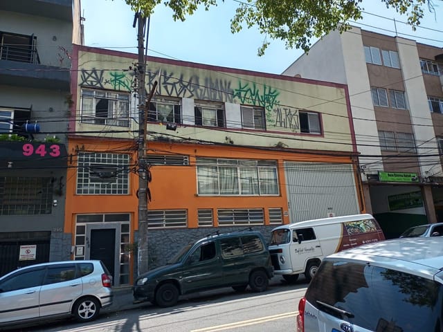 Galpão / Barracão com 600m², à venda, no bairro Vila Gumercindo em São Paulo