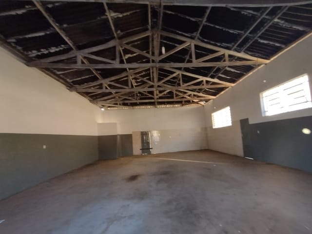 Galpão / Barracão com 300m², para alugar, no bairro Santo Antônio em São João da Boa Vista