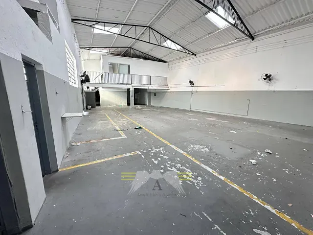 Galpão / Barracão com 301m², à venda, no bairro Jardim Maringá em São Paulo