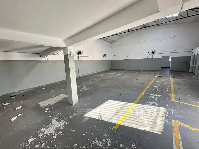 Galpão / Barracão com 301m², à venda, no bairro Jardim Maringá em São Paulo