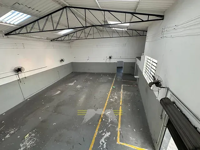 Galpão / Barracão com 301m², à venda, no bairro Jardim Maringá em São Paulo