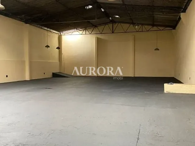 Galpão / Barracão com 360m², para alugar, no bairro Indústrias Leves em Londrina