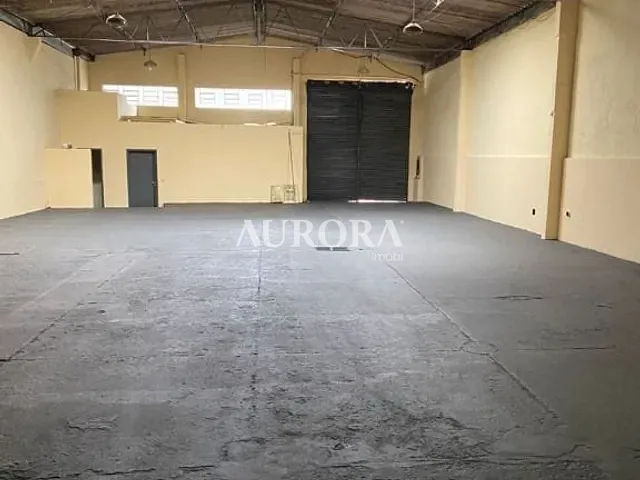 Galpão / Barracão com 360m², para alugar, no bairro Indústrias Leves em Londrina