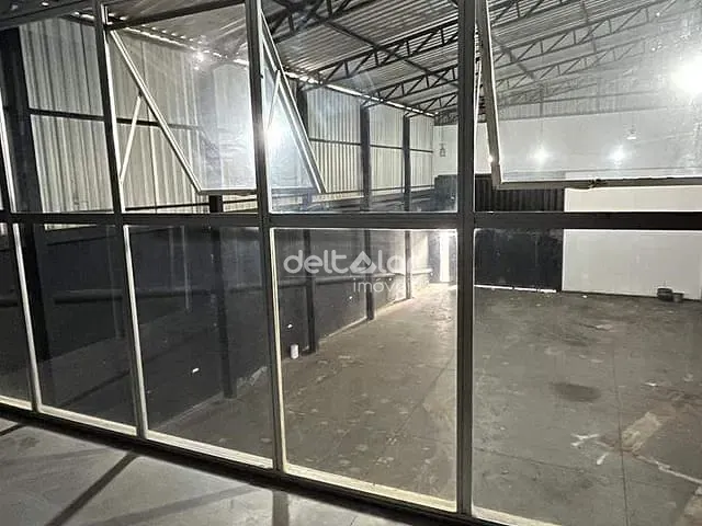 Galpão / Barracão com 220m², para alugar, no bairro Santa Mônica em Belo Horizonte