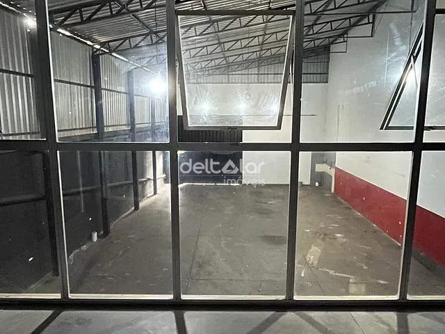 Galpão / Barracão com 220m², para alugar, no bairro Santa Mônica em Belo Horizonte