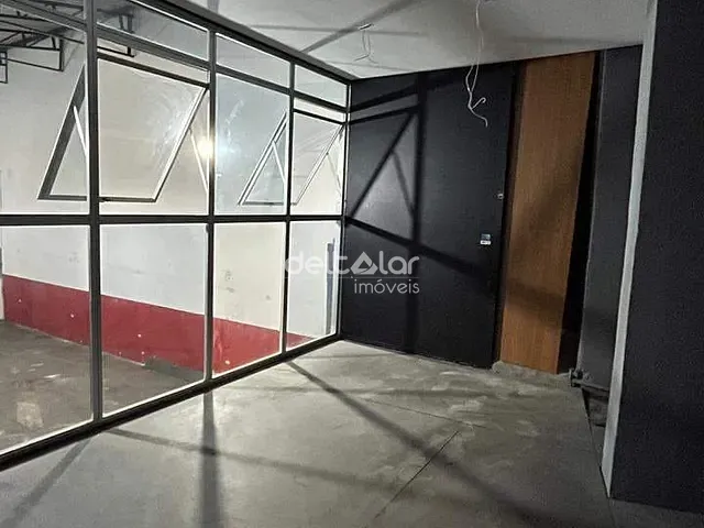 Galpão / Barracão com 220m², para alugar, no bairro Santa Mônica em Belo Horizonte