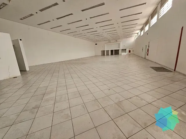 Galpão / Barracão com 784m², à venda ou para alugar, no bairro Centro em Salto