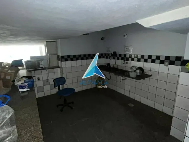Galpão / Barracão com 428m², para alugar, no bairro Centro em Governador Valadares