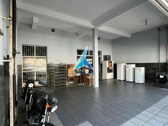 Galpão / Barracão com 428m², para alugar, no bairro Centro em Governador Valadares