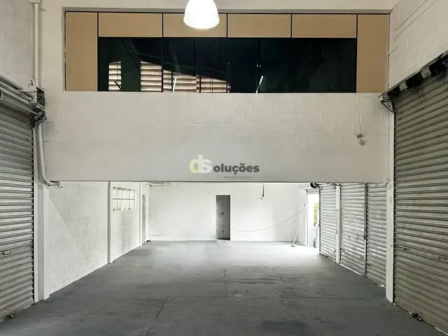 Galpão / Barracão para alugar, no bairro Vila Santo Antônio em São Paulo