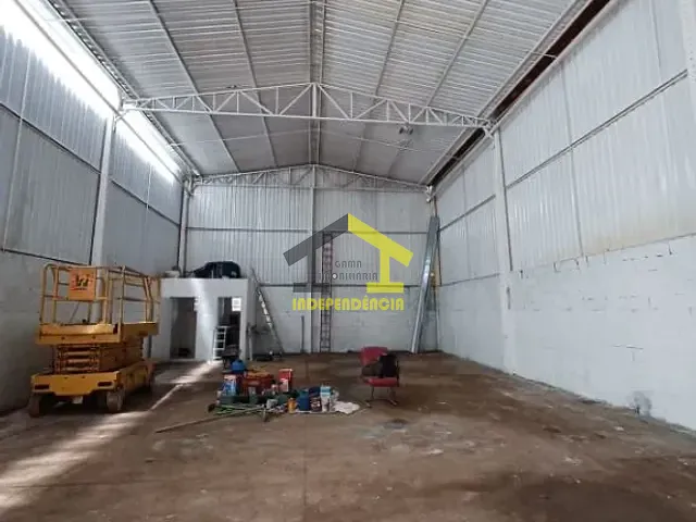 Galpão / Barracão com 200m², para alugar, no bairro Loteamento Santo Antônio em Itatiba