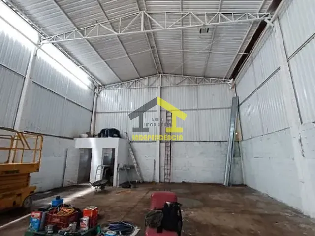 Galpão / Barracão com 200m², para alugar, no bairro Loteamento Santo Antônio em Itatiba