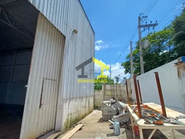 Galpão / Barracão com 200m², para alugar, no bairro Loteamento Santo Antônio em Itatiba