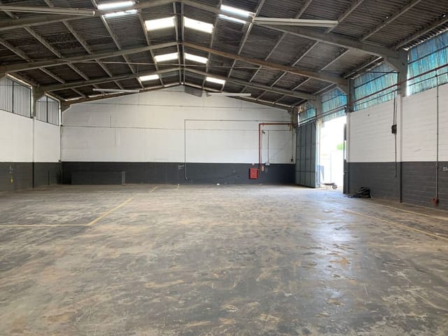 Galpão / Barracão com 1200m², para alugar, no bairro Chácara do Solar I (Fazendinha) em Santana de Parnaíba