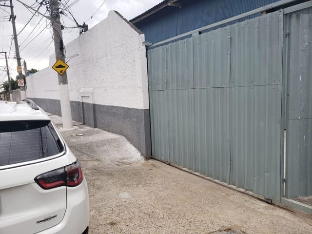 Galpão / Barracão com 1200m², para alugar, no bairro Chácara do Solar I (Fazendinha) em Santana de Parnaíba