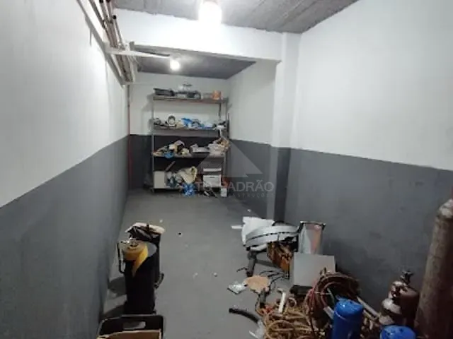 Galpão / Barracão com 300m², para alugar, no bairro Vila Nova Mauá em Mauá
