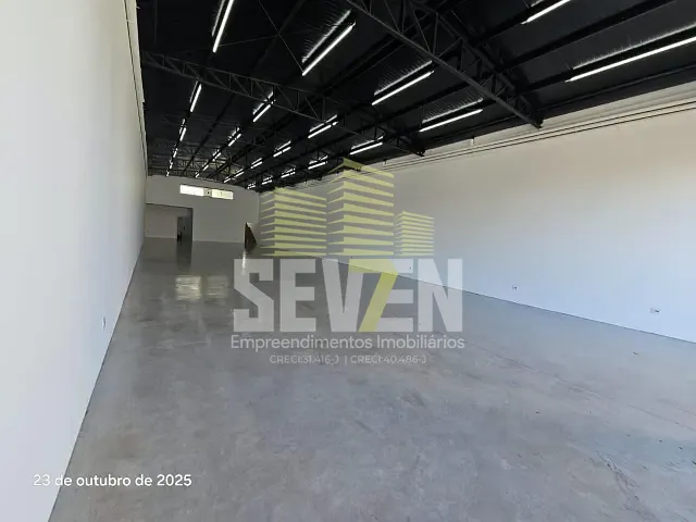 Galpão / Barracão com 1000m², para alugar, no bairro Vila Cardia em Bauru