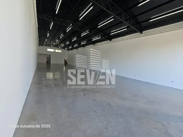 Galpão / Barracão com 1000m², para alugar, no bairro Vila Cardia em Bauru