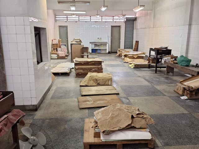 Galpão / Barracão com 645m², à venda ou para alugar, no bairro Boa Vista em Recife