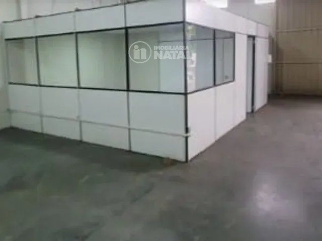 Galpão / Barracão com 360m², para alugar, no bairro Antares em Londrina