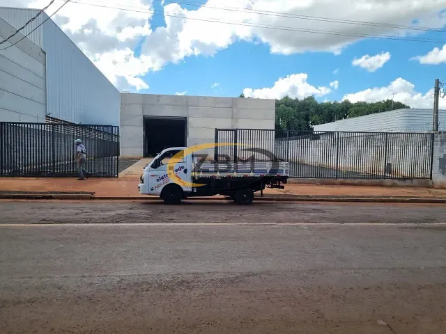 Galpão / Barracão com 1300m², para alugar, no bairro Cilo 2 em Londrina