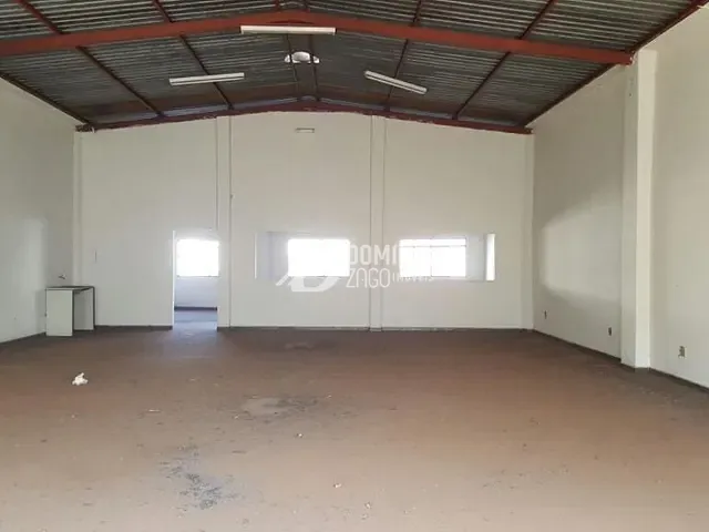 Galpão / Barracão com 327m², à venda, no bairro Centro em Uberaba