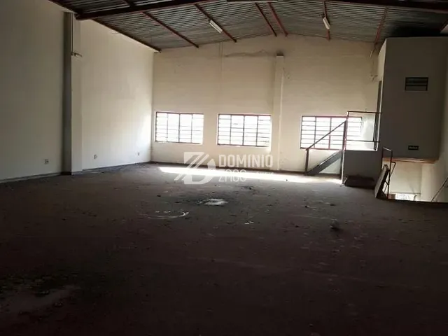 Galpão / Barracão com 327m², à venda, no bairro Centro em Uberaba