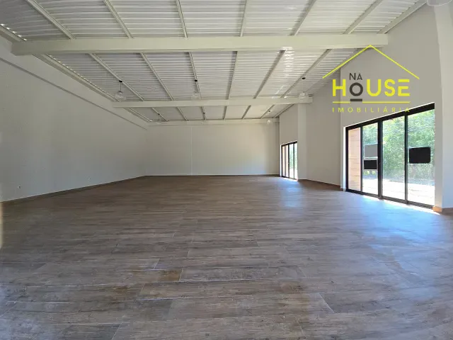 Galpão / Barracão com 250m², para alugar, no bairro Wilfredo de Souza Nazareth em Fernandópolis