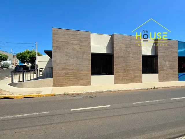 Galpão / Barracão com 250m², para alugar, no bairro Wilfredo de Souza Nazareth em Fernandópolis