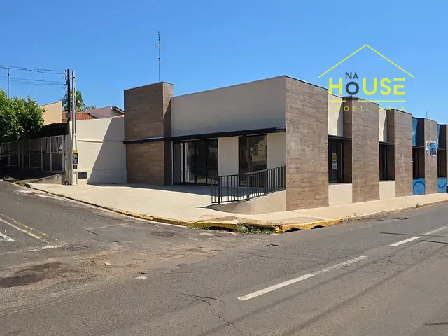 Galpão / Barracão com 250m², para alugar, no bairro Wilfredo de Souza Nazareth em Fernandópolis