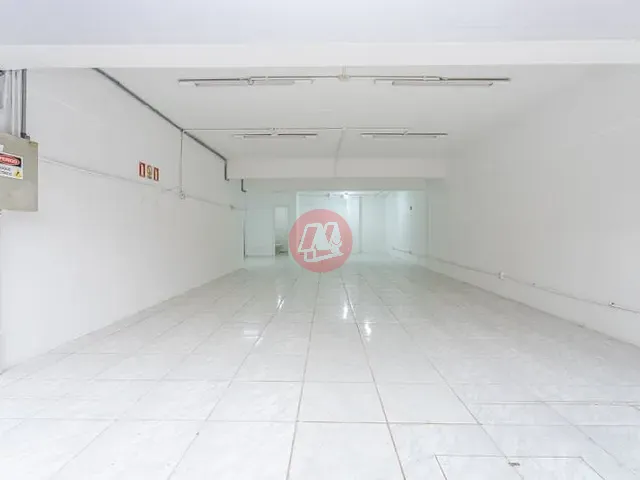 Galpão / Barracão com 100m², para alugar, no bairro Floresta em Porto Alegre