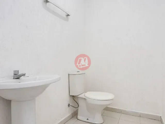 Galpão / Barracão com 100m², para alugar, no bairro Floresta em Porto Alegre