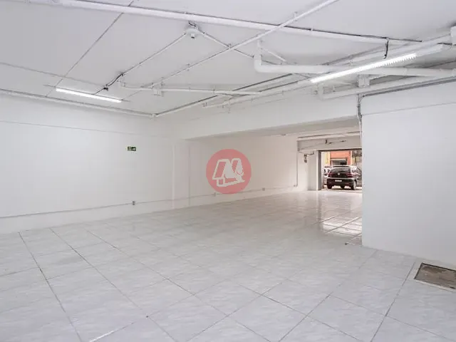 Galpão / Barracão com 100m², para alugar, no bairro Floresta em Porto Alegre