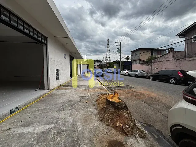 Galpão / Barracão com 37m², para alugar, no bairro Jardim Cintia em Mogi das Cruzes
