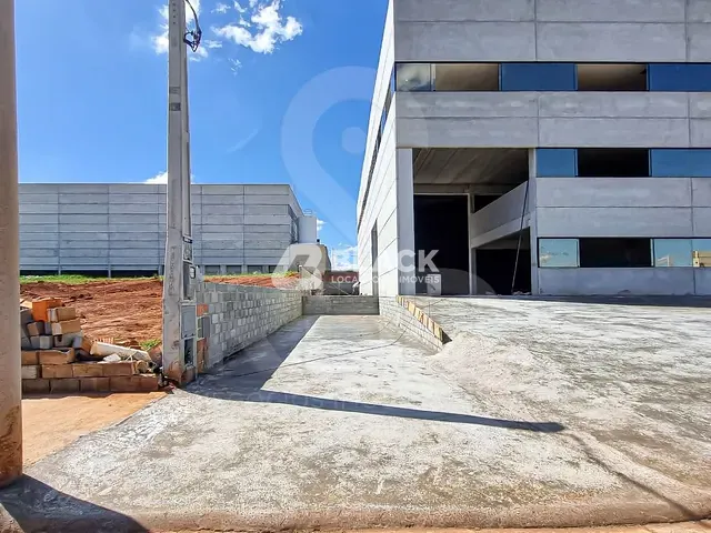 Galpão / Barracão com 1200m², à venda ou para alugar, no bairro Éden em Sorocaba