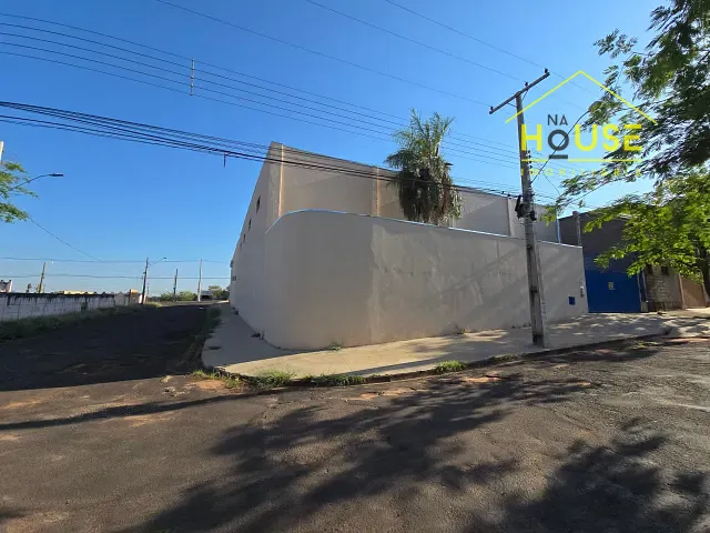 Galpão / Barracão com 600m², para alugar, no bairro Jardim Redentor em Fernandópolis