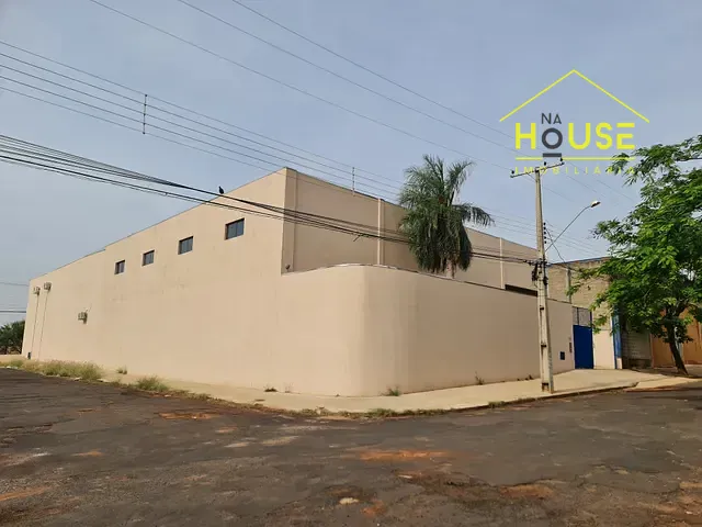 Galpão / Barracão com 600m², para alugar, no bairro Jardim Redentor em Fernandópolis