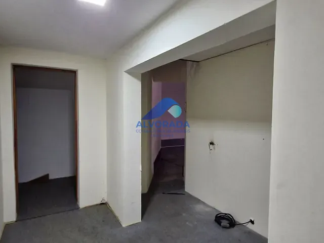 Galpão / Barracão com 425m², para alugar, no bairro Jardim das Colinas em São José dos Campos