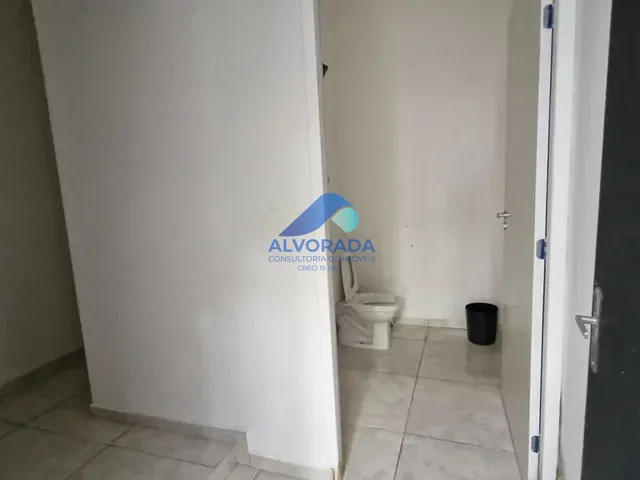 Galpão / Barracão com 425m², para alugar, no bairro Jardim das Colinas em São José dos Campos