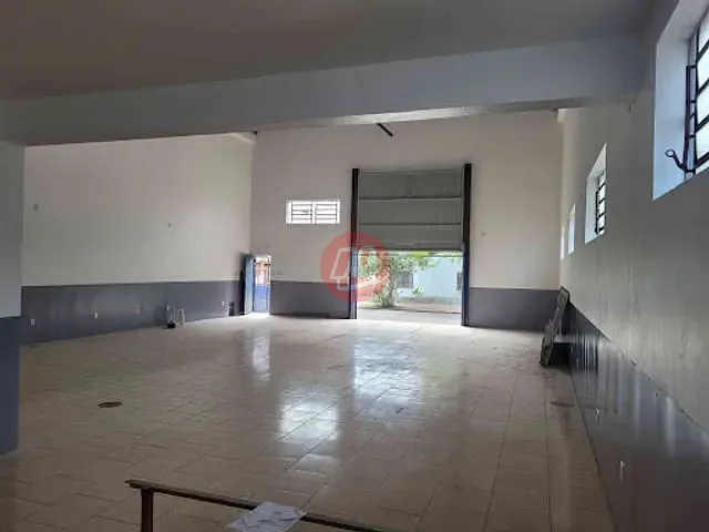 Galpão / Barracão com 310m², para alugar, no bairro Navegantes em Porto Alegre