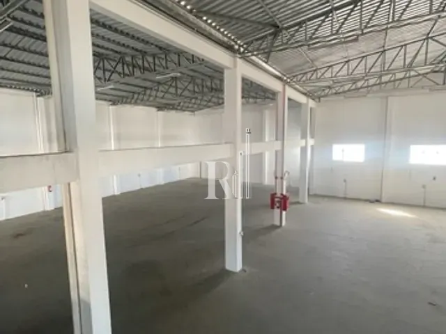 Galpão / Barracão com 1800m², para alugar, no bairro Centro em Tijucas