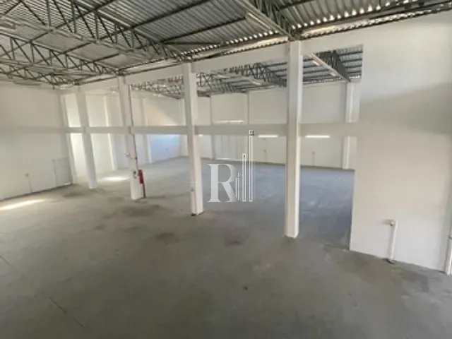 Galpão / Barracão com 1800m², para alugar, no bairro Centro em Tijucas